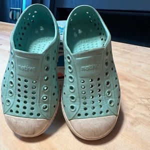 Natives Sz 7 Aqua
